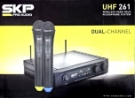 Sistema Vocal de 2 Micrófonos Inalámbrico UHF  SKP 261 